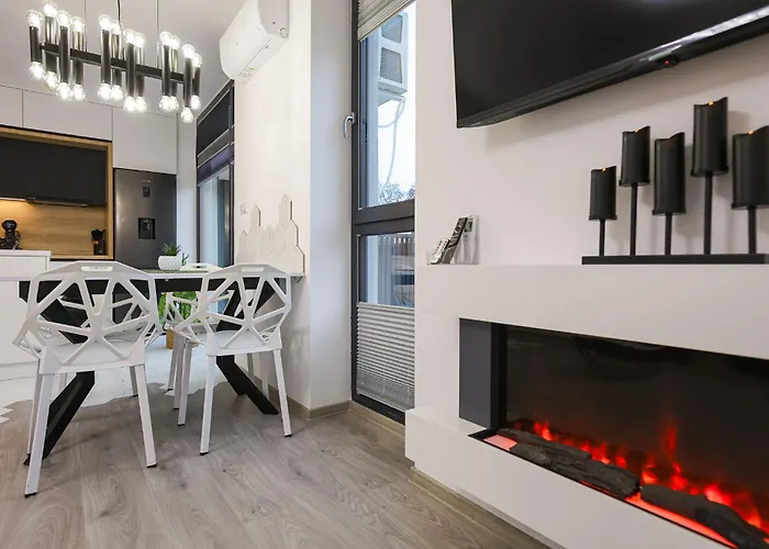 Luxury Landing 2 - Centrally Located Accomodation With Private Parking Targu Mures