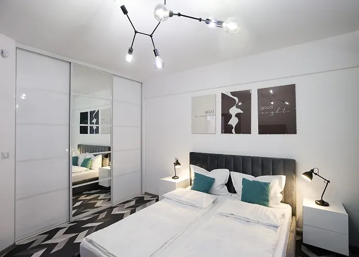 Luxury Landing 2 - Centrally Located Accomodation With Private Parking Targu Mures