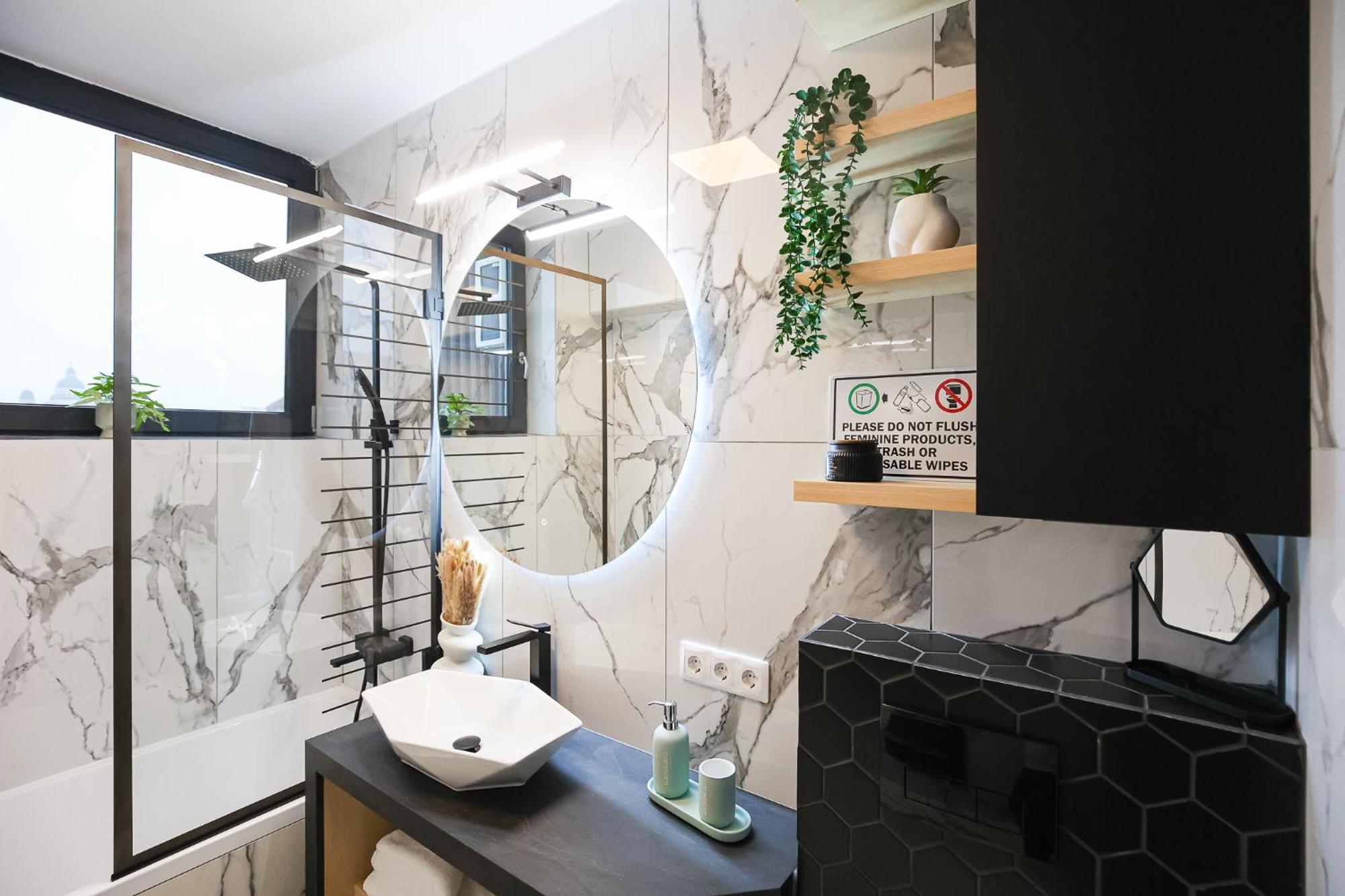 Luxury Landing 2 - Centrally Located With Private Parking Appartement