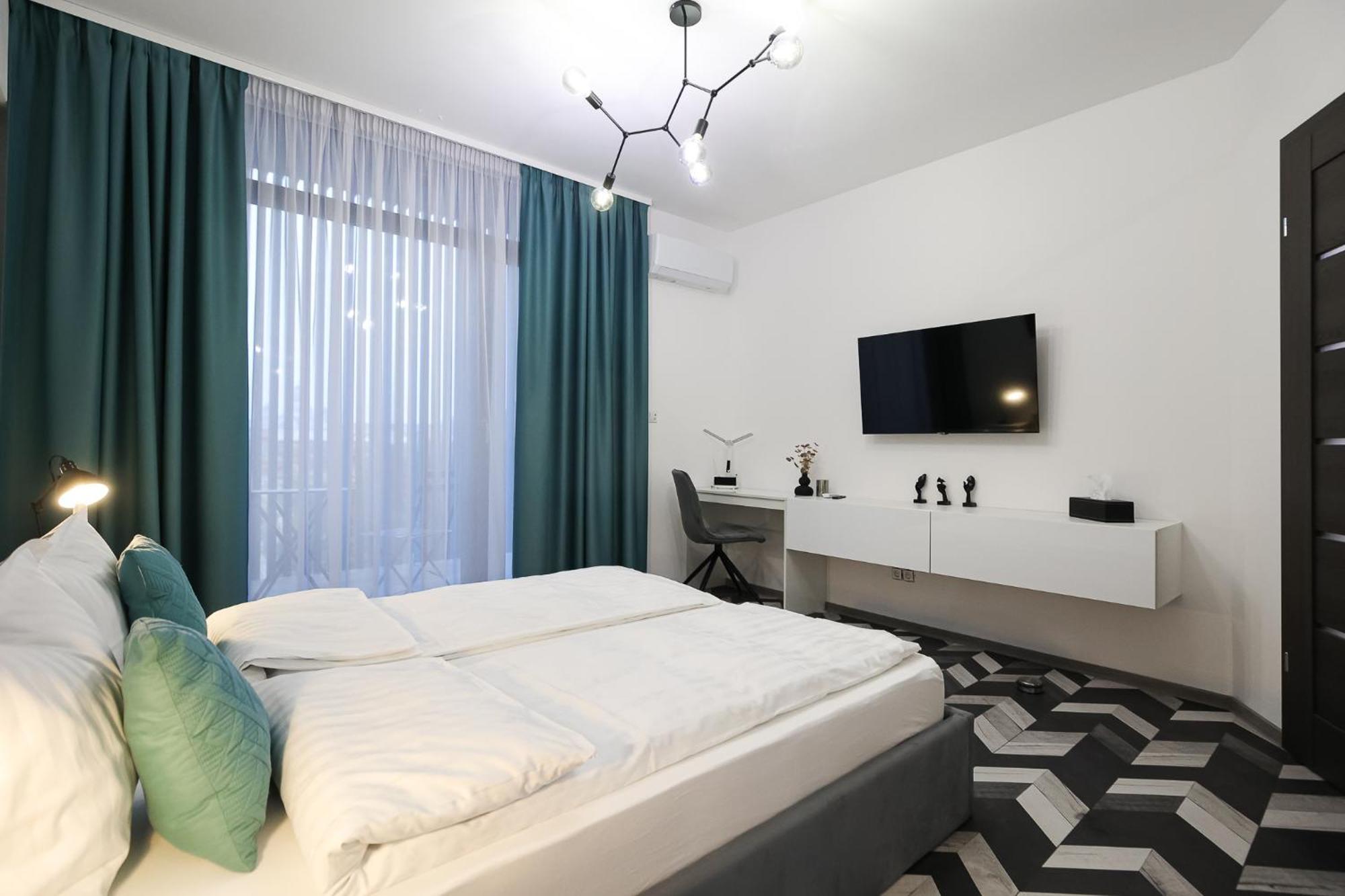 Luxury Landing 2 - Centrally Located With Private Parking